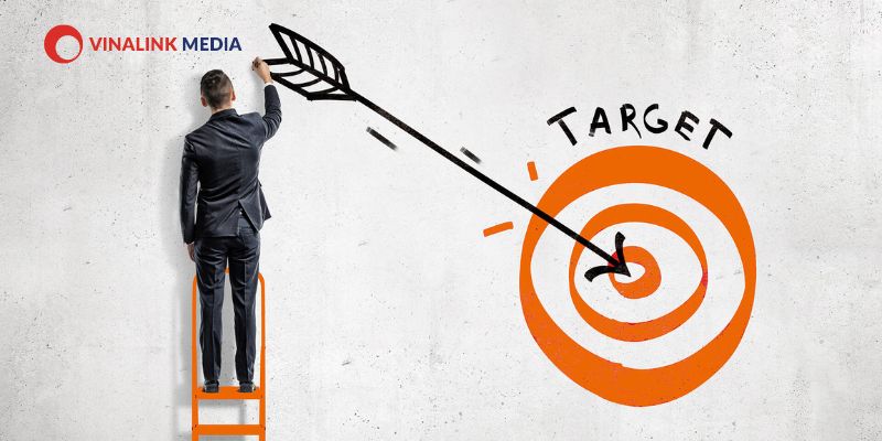 Cả Target Audience, Target Consumer và Target Customer đều là đối tượng doanh nghiệp hướng đến